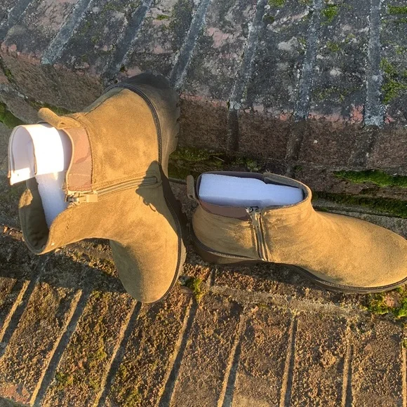 Olive Black Booties - Picture 4 of 7